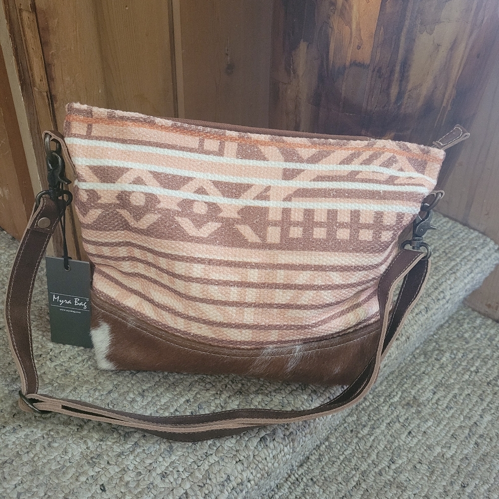 NWT Myra Beautiful Coral Handbag - Picture 6 of 7